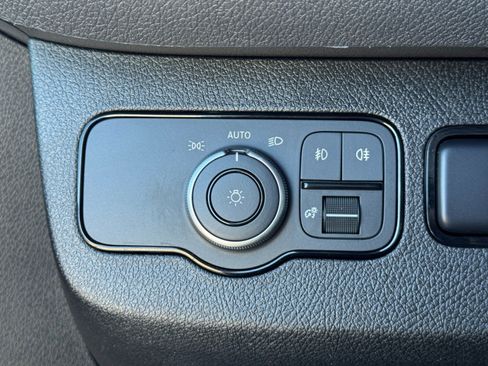 Used 2023 Mercedes-Benz Sprinter 2500 image 18