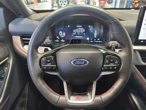 Used 2025 Ford Explorer ST AWD/4WD image 23