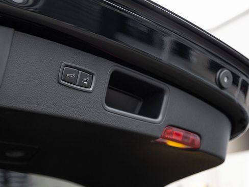 Certified 2026 Porsche Macan image 31