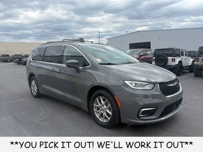 Used 2022 Chrysler Pacifica Touring-L