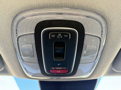 Used 2023 Hyundai Elantra Limited image 22