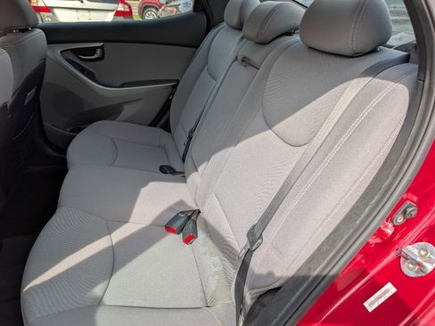 Used 2015 Hyundai Elantra SE FWD image 18