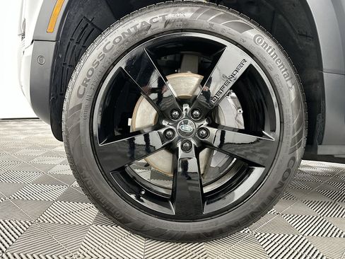 Used 2023 Land Rover Defender 130 SE image 37