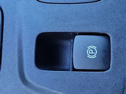 Certified 2023 Chevrolet Traverse LT image 34