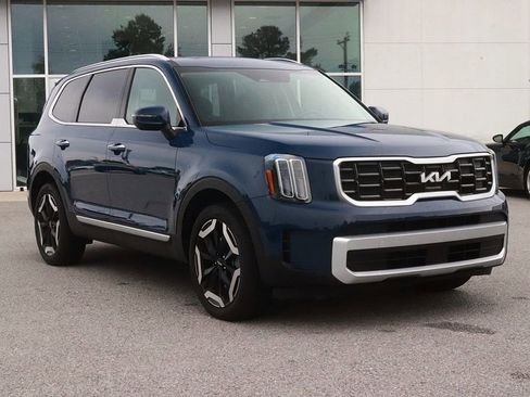 Used 2025 Kia Telluride S AWD/4WD image 3