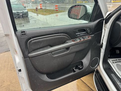 Used 2011 GMC Yukon Denali image 17