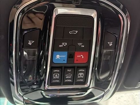 Used 2022 Jeep Grand Cherokee L Overland w/ Luxury Tech Group IV image 9