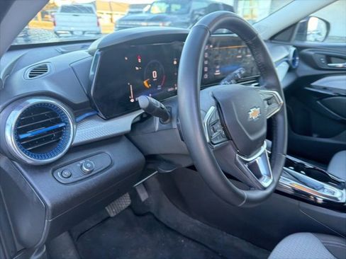 Used 2025 Chevrolet Trax LT w/ LT Convenience Package image 32