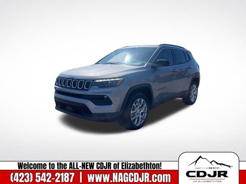 New 2023 Jeep Compass Latitude w/ Sun and Sound Group image 3