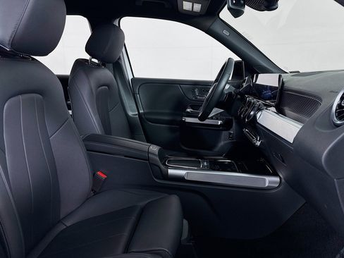 Certified 2026 Mercedes-Benz GLB 250 image 8