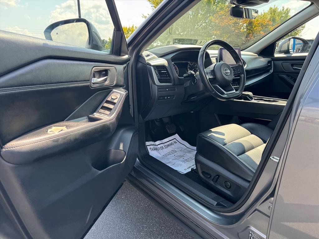 Used 2024 Nissan Rogue SV w/ SV Premium Package FWD image 15