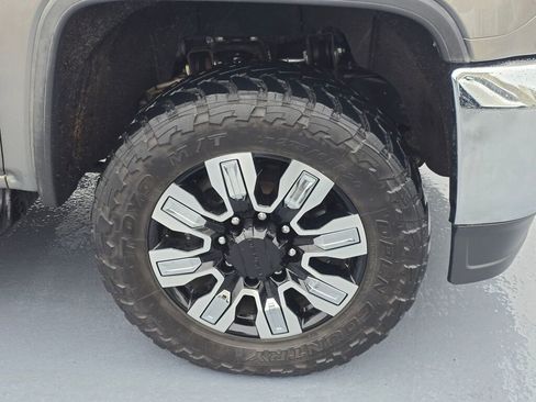 Used 2017 GMC Sierra 2500 SLT w/ Duramax Plus Package image 9