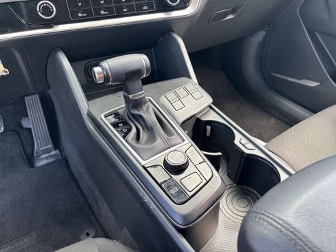 Used 2025 Kia Sportage LX image 40