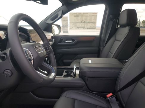 New 2026 GMC Yukon Denali w/ Sun & Power Step Package image 17