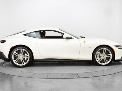 Certified 2022 Ferrari Roma image 8