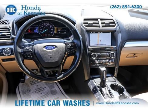 Used 2017 Ford Explorer XLT w/ Equipment Group 202A AWD/4WD image 13