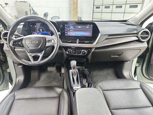 Used 2024 Chevrolet Trax ACTIV w/ Driver Confidence Package image 22