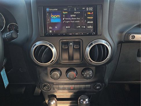 Used 2015 Jeep Wrangler Rubicon w/ Power Convenience Group image 11