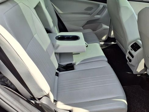 Used 2024 Volkswagen Tiguan SE R-Line image 11