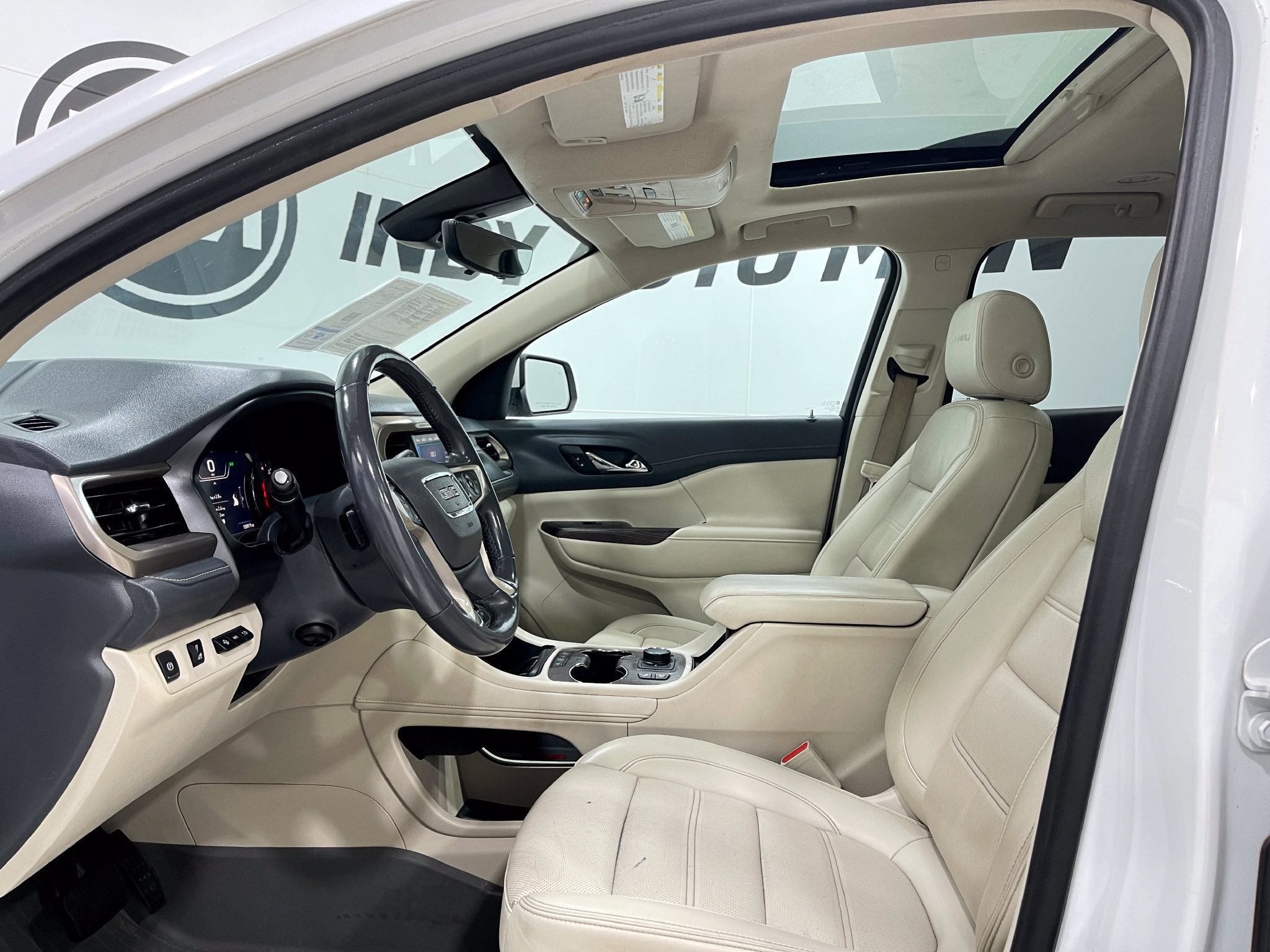 Used 2021 GMC Acadia Denali w/ Denali Technology Package FWD image 13