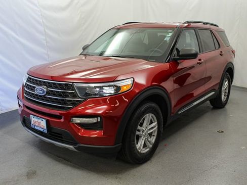 Used 2023 Ford Explorer XLT w/ Equipment Group 202A AWD/4WD image 5