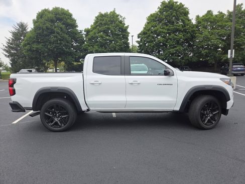 Used 2024 Chevrolet Colorado Z71 w/ Z71 Convenience Package 2 AWD/4WD image 23