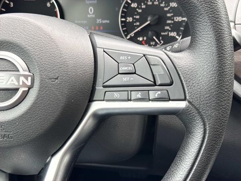 Used 2024 Nissan Altima 2.5 SV FWD image 14
