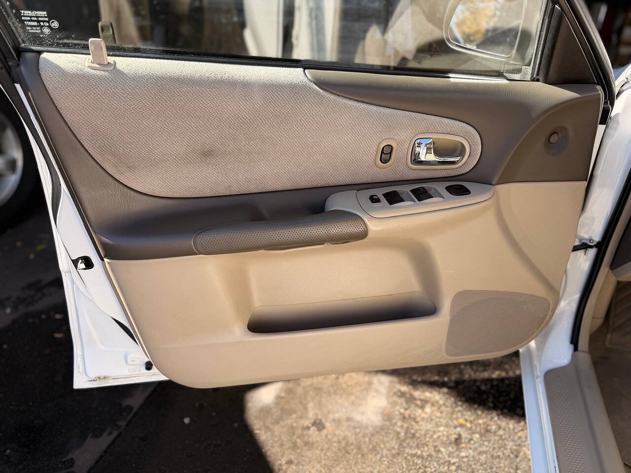 Used 2002 MAZDA Protege FWD image 3