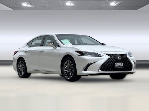 Used 2025 Lexus ES 300h w/ Accessory Package (Z2) FWD image 6