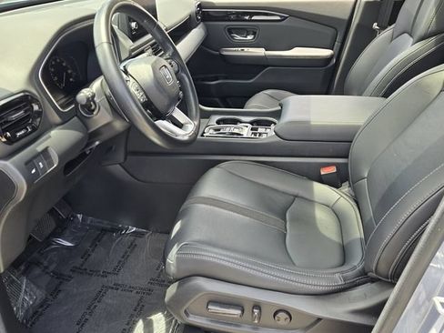 Used 2024 Honda Pilot Touring image 10