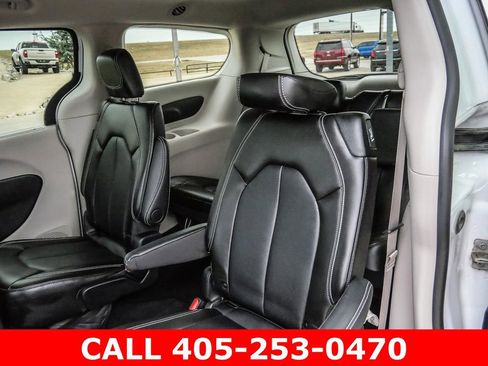 Used 2024 Chrysler Pacifica Touring-L AWD/4WD image 22