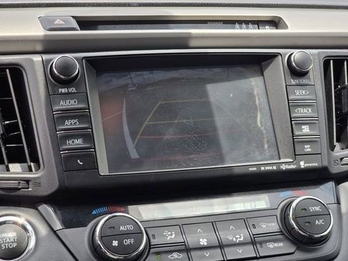 Used 2018 Toyota RAV4 XLE FWD image 10