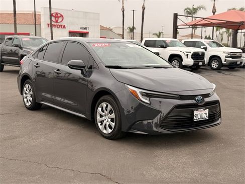 Used 2025 Toyota Corolla LE image 3