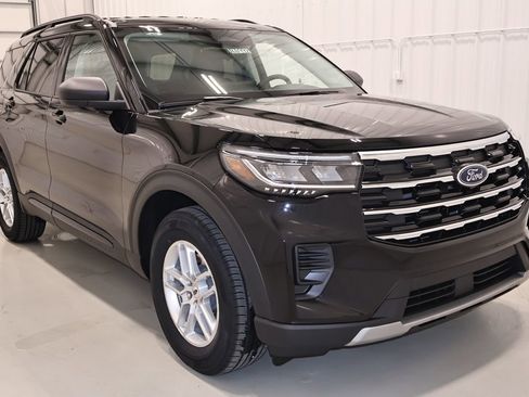 New 2026 Ford Explorer Active AWD/4WD image 2