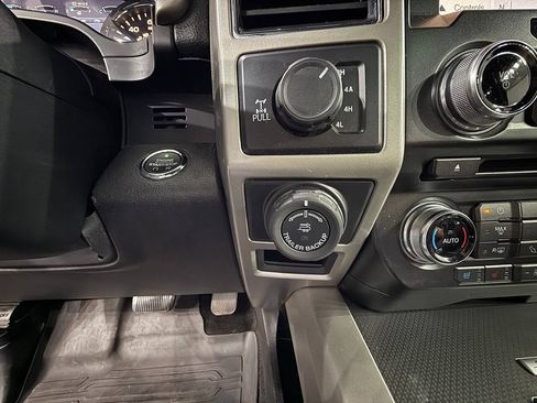 Used 2017 Ford F150 Lariat w/ Equipment Group 502A Luxury AWD/4WD image 18