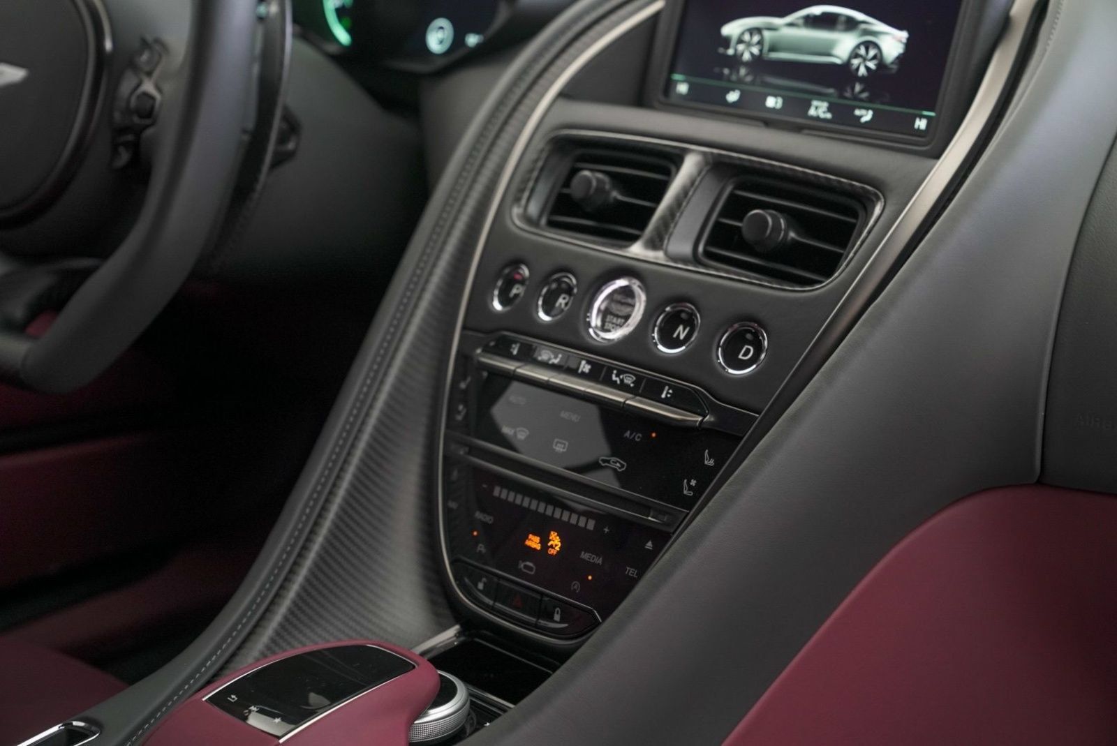 Used 2023 Aston Martin DBS Coupe RWD image 38