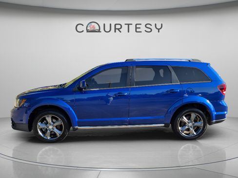 Used 2015 Dodge Journey Crossroad w/ Flexible Seating Group FWD image 2