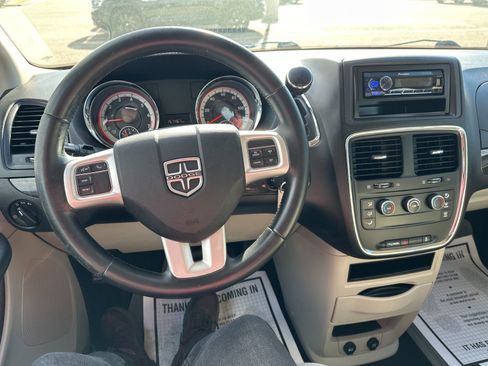 Used 2015 Dodge Grand Caravan American Value Package w/ UConnect Hands-Free Group FWD image 46