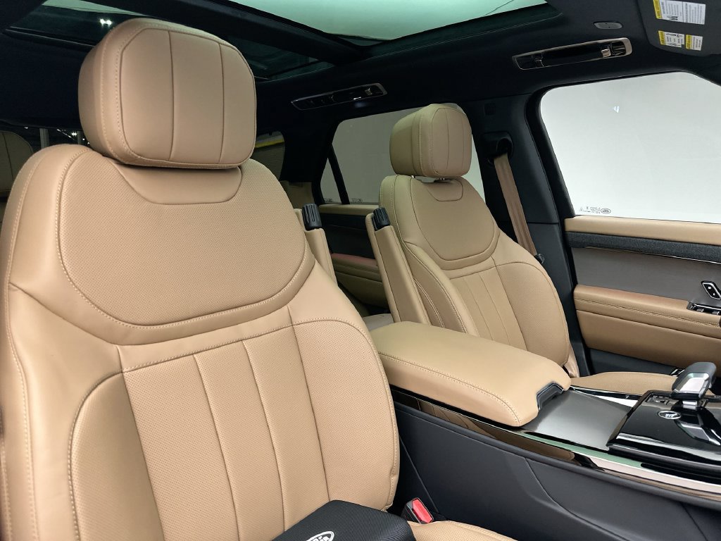 New 2025 Land Rover Range Rover Sport SE AWD/4WD image 5