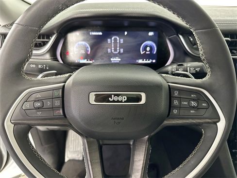 Used 2023 Jeep Grand Cherokee L Limited w/ Black Appearance Package image 22