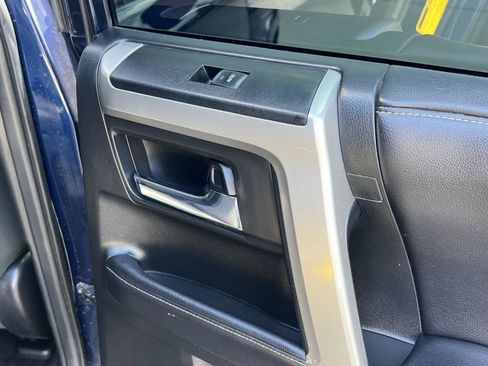 Used 2018 Toyota 4Runner SR5 AWD/4WD image 22