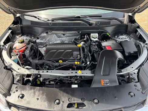 Used 2025 Chevrolet Trax LT FWD image 32