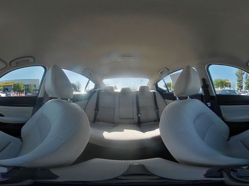 Used 2025 Nissan Altima 2.5 SV FWD image 41