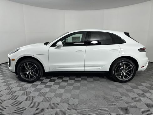 Certified 2025 Porsche Macan image 2
