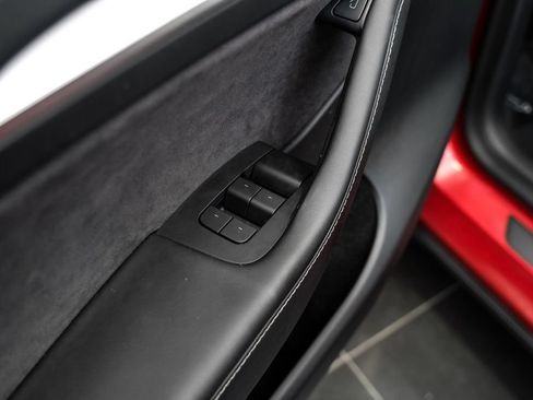 Used 2023 Tesla Model Y AWD image 40
