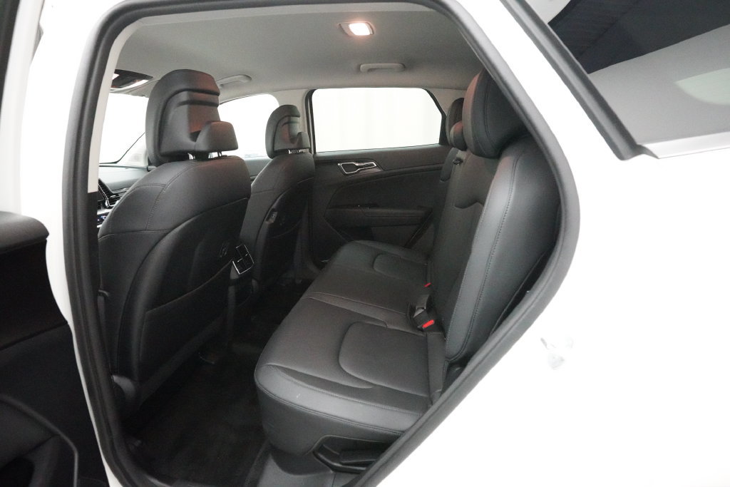 Used 2023 Kia Sportage EX AWD/4WD image 15