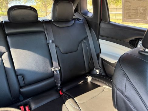 Used 2025 Jeep Compass Limited image 37