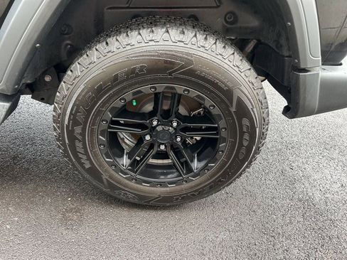 Used 2024 Jeep Wrangler Sport image 19