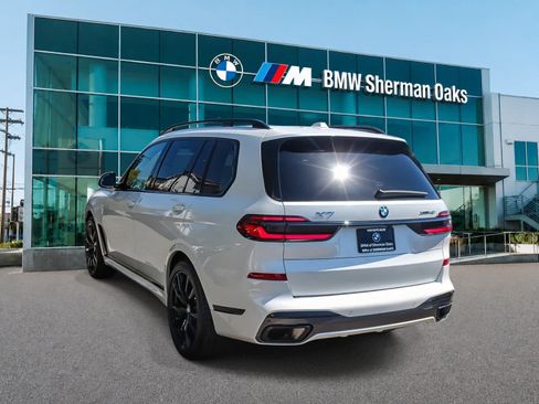 Used 2024 BMW X7 xDrive40i w/ M Sport Package AWD/4WD image 6