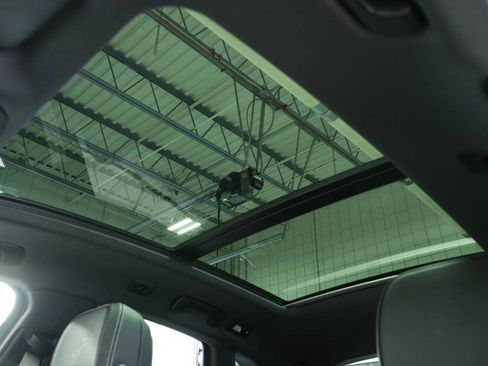 New 2025 Porsche Macan image 36